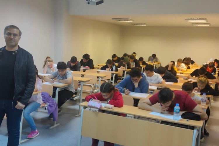 Bursa'da İlgiyle Karşılanan Ulusal Antalya Matematik Olimpiyatı