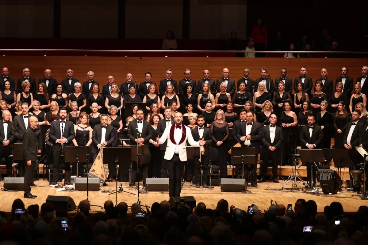 İzmir’de “Sonbahar Şarkıları” Konseri Büyük Beğeni Topladı