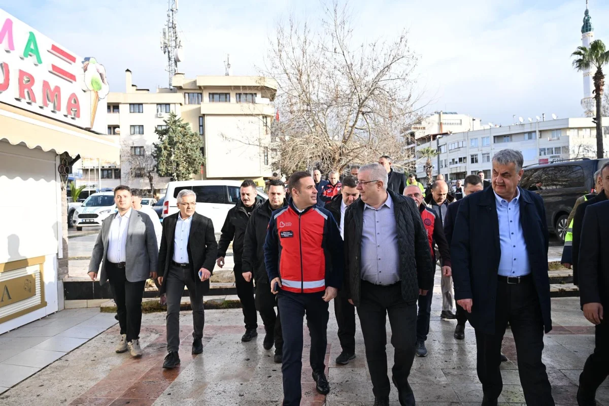 Lodos Sonrası Körfez’de Başkan Akın Sahada