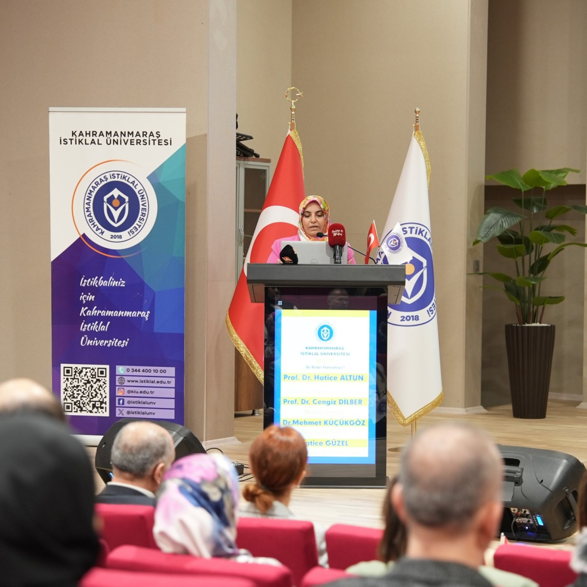 Otizm Farkındalığı İçin Uzmanların Katılımıyla Konferans Düzenlendi